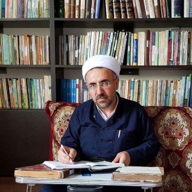 لە زمان‌ناسی‌یەوە تا ڕیشەناسی، لە شەونشینی‌یەکی خۆماڵیدا/ وتووێژ لەگەڵ دوکتۆر ئەحمەد ئەحمەدیان